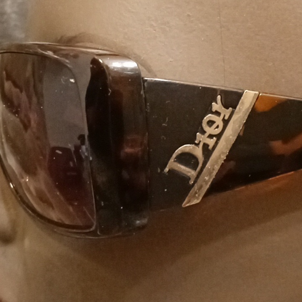 Sunglasses - Picture 3 of 8